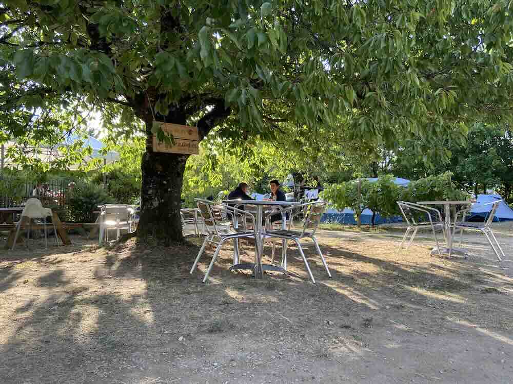 camping-le-verger-terrasse